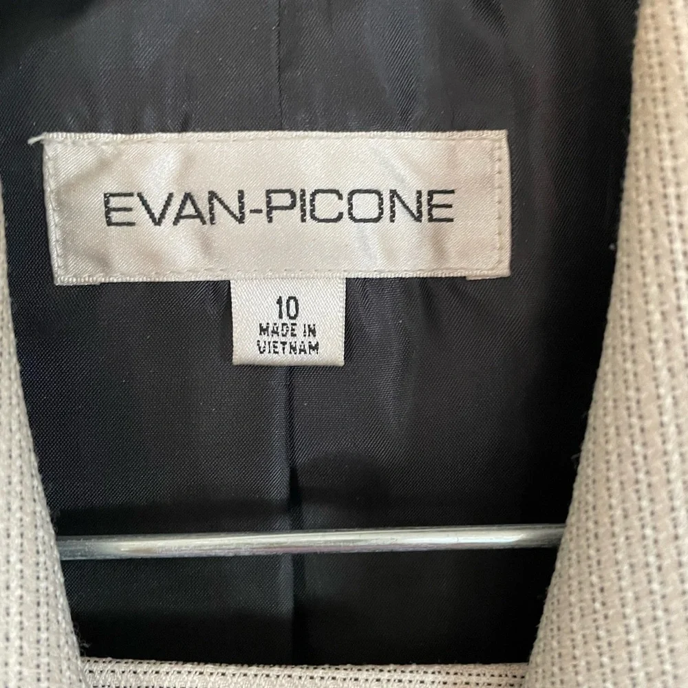Suit - Picture 3 of 3